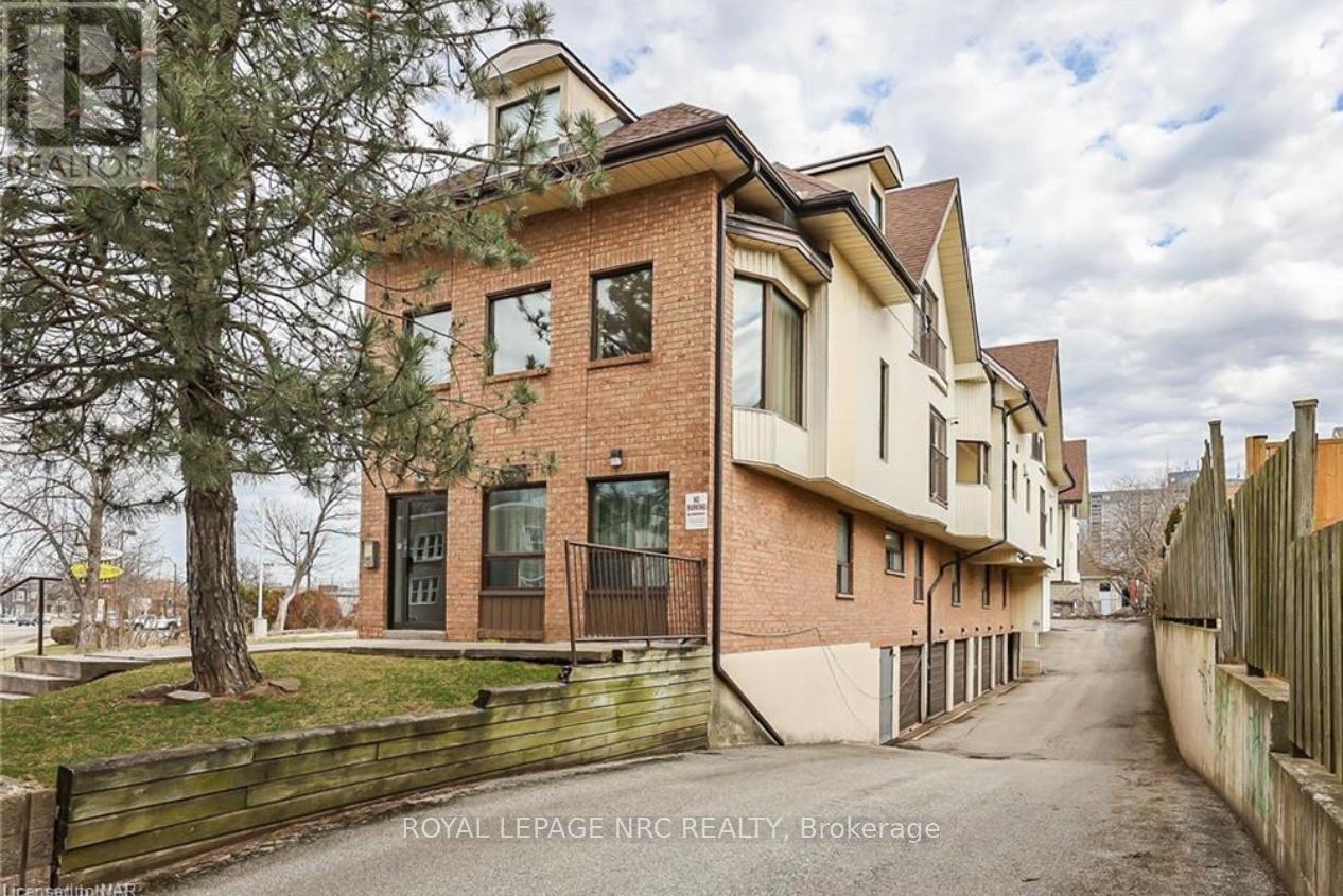 302 - 4872 Valley Way, Niagara Falls, Ontario  L2E 1W3 - Photo 9 - X12464109