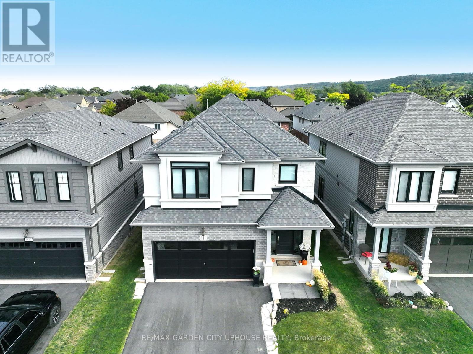 111 Starfire Crescent, Hamilton, Ontario  L8E 0K9 - Photo 2 - X12464168