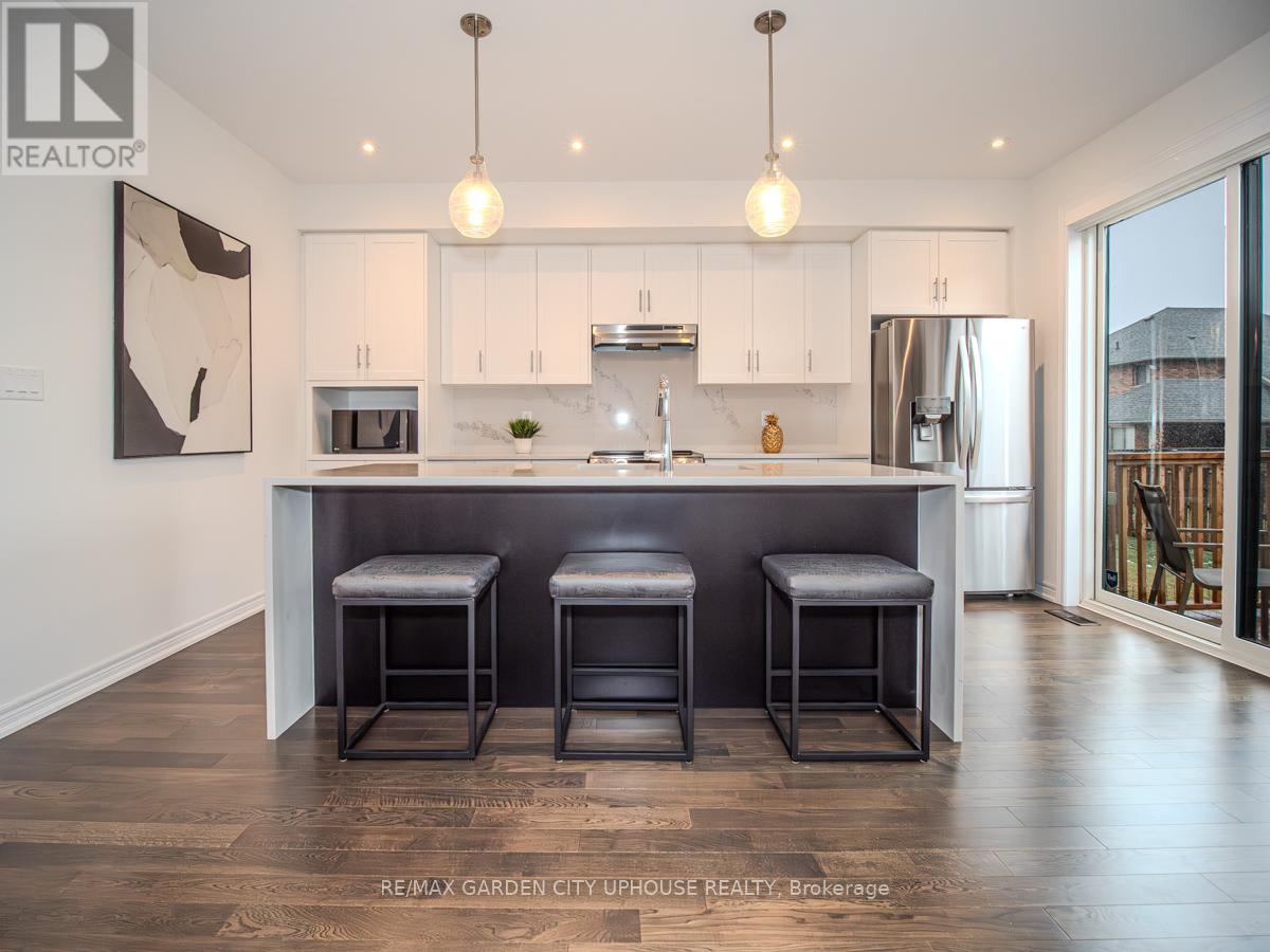 111 Starfire Crescent, Hamilton, Ontario  L8E 0K9 - Photo 6 - X12464168
