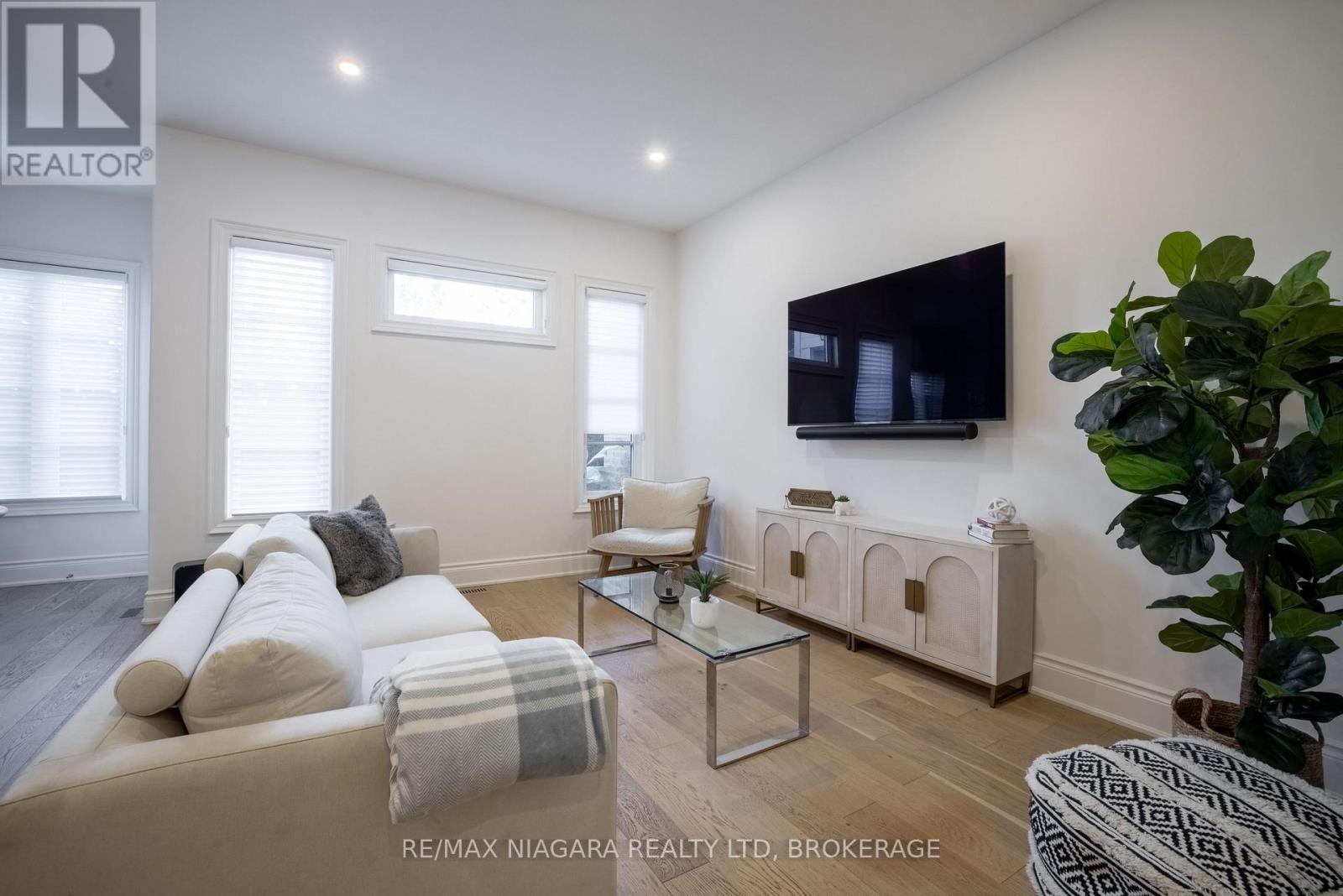 15 Arbourvale Common, St. Catharines (Glendale/glenridge), Ontario  L2T 4C5 - Photo 12 - X12464172