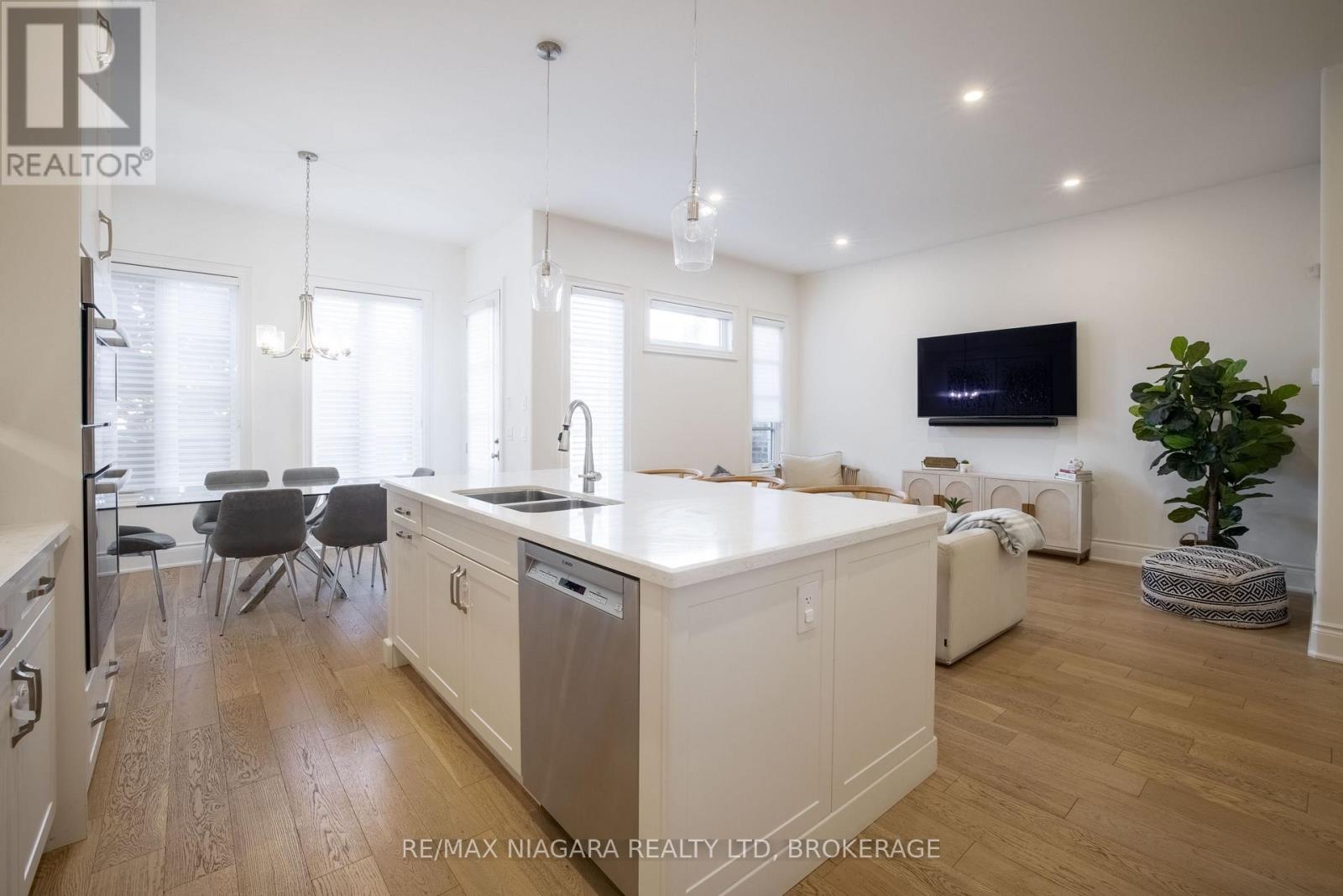 15 Arbourvale Common, St. Catharines (Glendale/glenridge), Ontario  L2T 4C5 - Photo 18 - X12464172