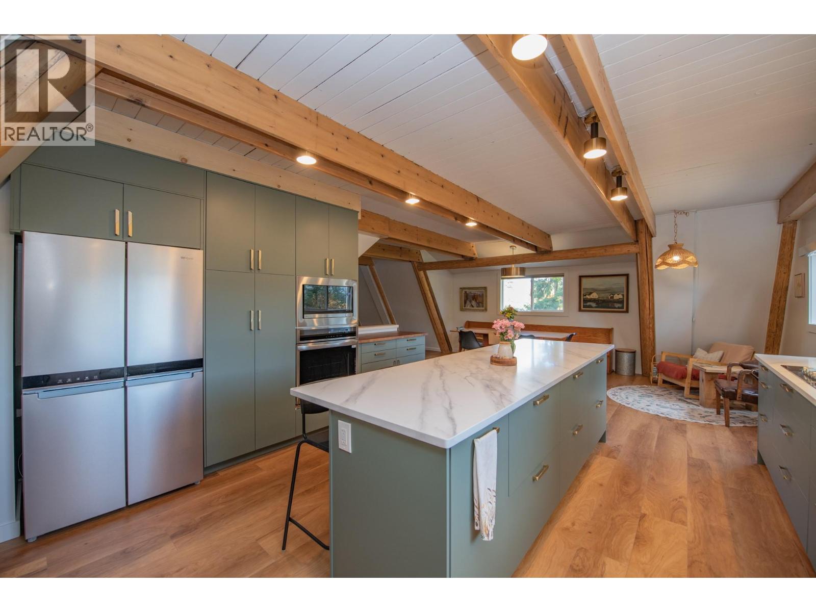 2180 Catt Avenue, Lumby, British Columbia  V0E 2G0 - Photo 3 - 10365895