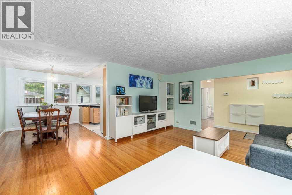 2211 Halifax Crescent Nw, Calgary, Alberta  T2M 4E1 - Photo 9 - A2242702