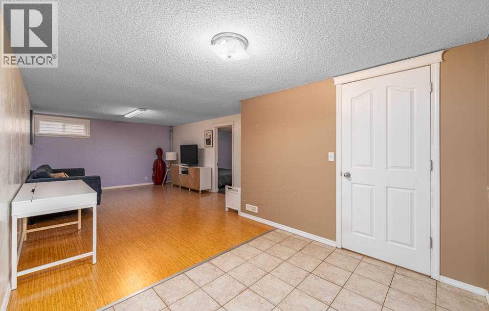 2211 Halifax Crescent Nw, Calgary, Alberta  T2M 4E1 - Photo 17 - A2242702