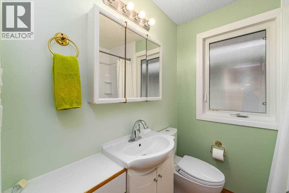 2211 Halifax Crescent Nw, Calgary, Alberta  T2M 4E1 - Photo 14 - A2242702