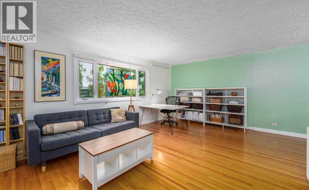 2211 Halifax Crescent Nw, Calgary, Alberta  T2M 4E1 - Photo 7 - A2242702