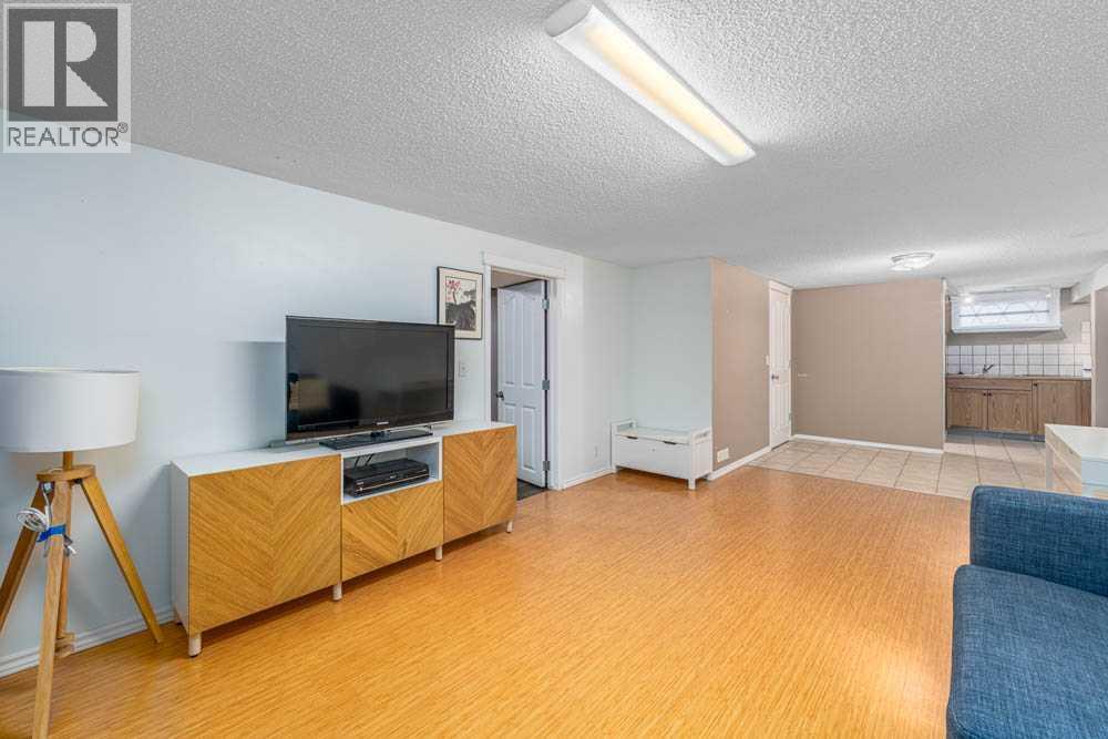 2211 Halifax Crescent Nw, Calgary, Alberta  T2M 4E1 - Photo 21 - A2242702