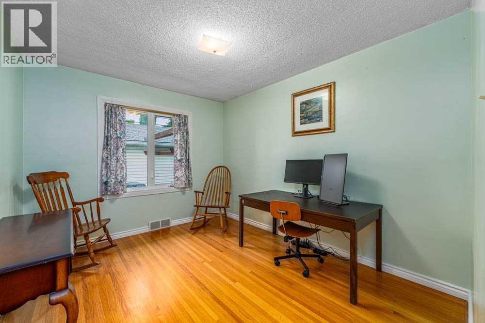 2211 Halifax Crescent Nw, Calgary, Alberta  T2M 4E1 - Photo 13 - A2242702