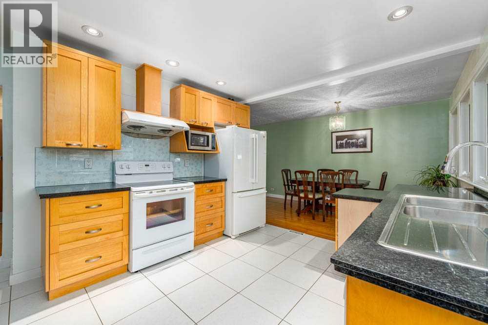 2211 Halifax Crescent Nw, Calgary, Alberta  T2M 4E1 - Photo 11 - A2242702
