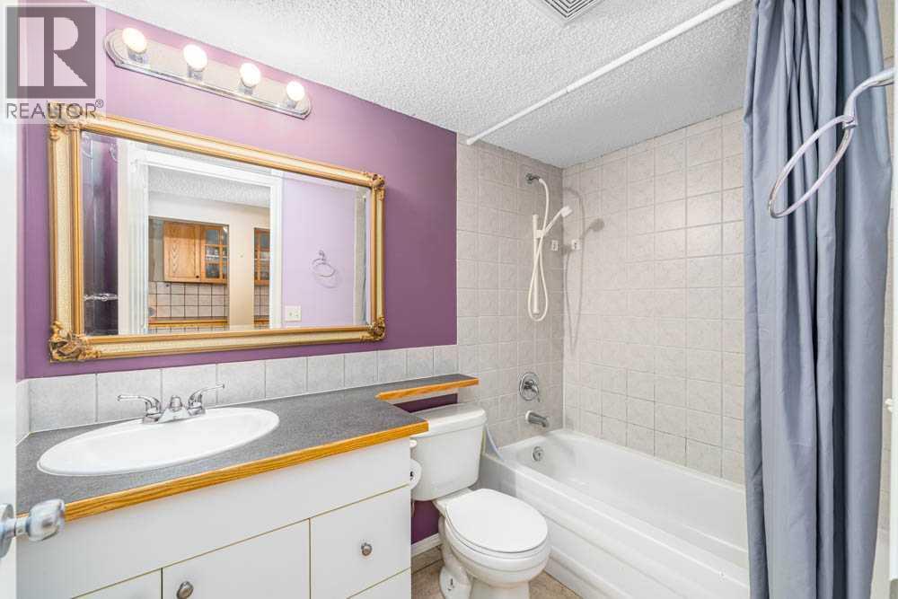 2211 Halifax Crescent Nw, Calgary, Alberta  T2M 4E1 - Photo 19 - A2242702