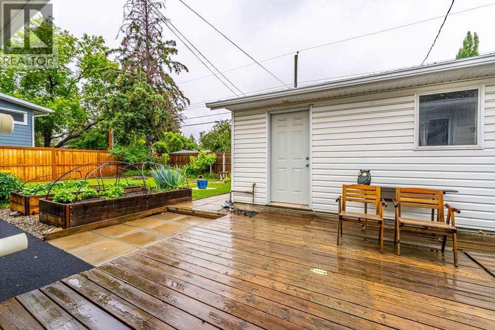 2211 Halifax Crescent Nw, Calgary, Alberta  T2M 4E1 - Photo 23 - A2242702