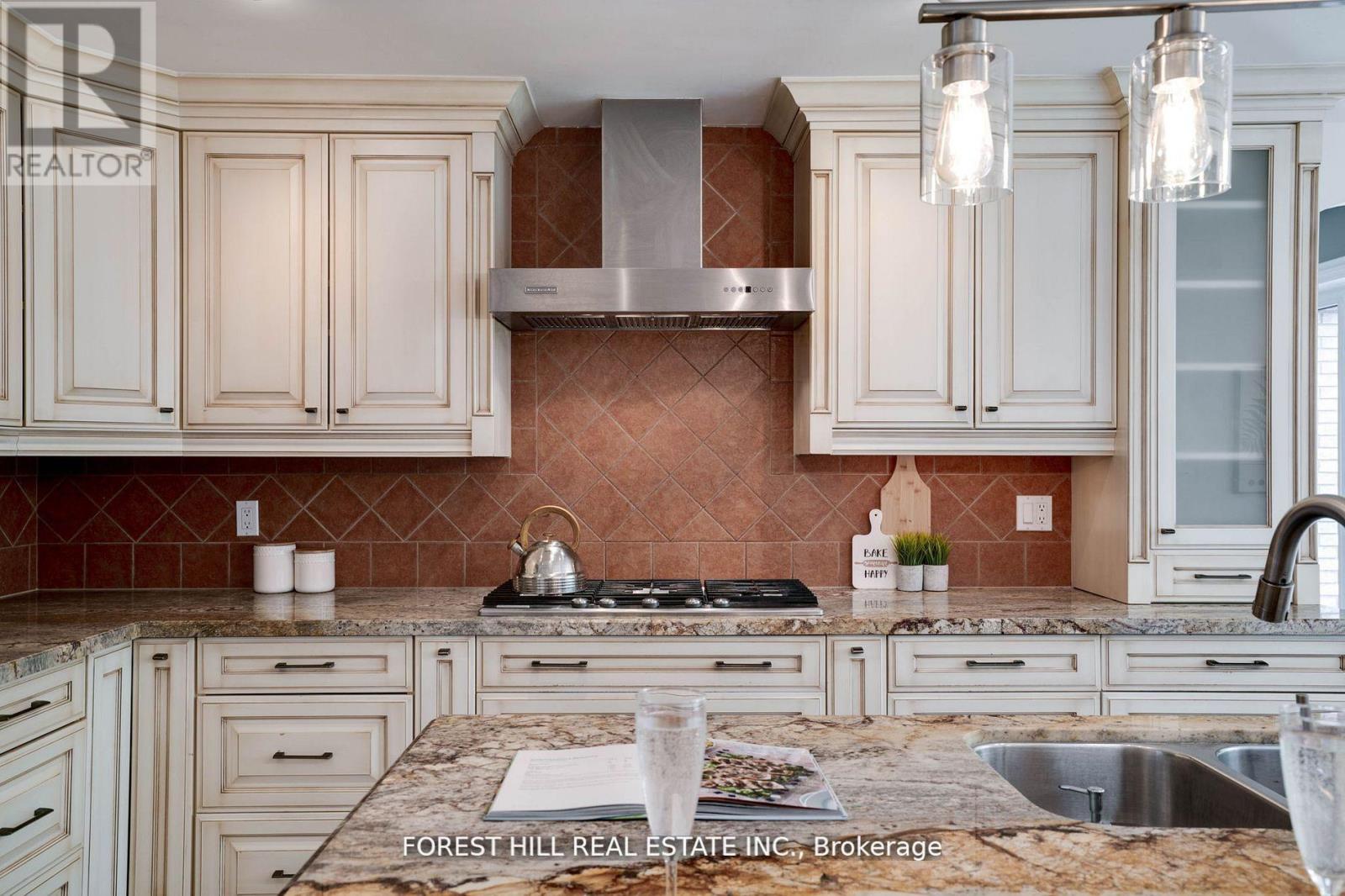 244 Waterloo Avenue, Toronto, Ontario  M3H 3Z4 - Photo 3 - C12464080