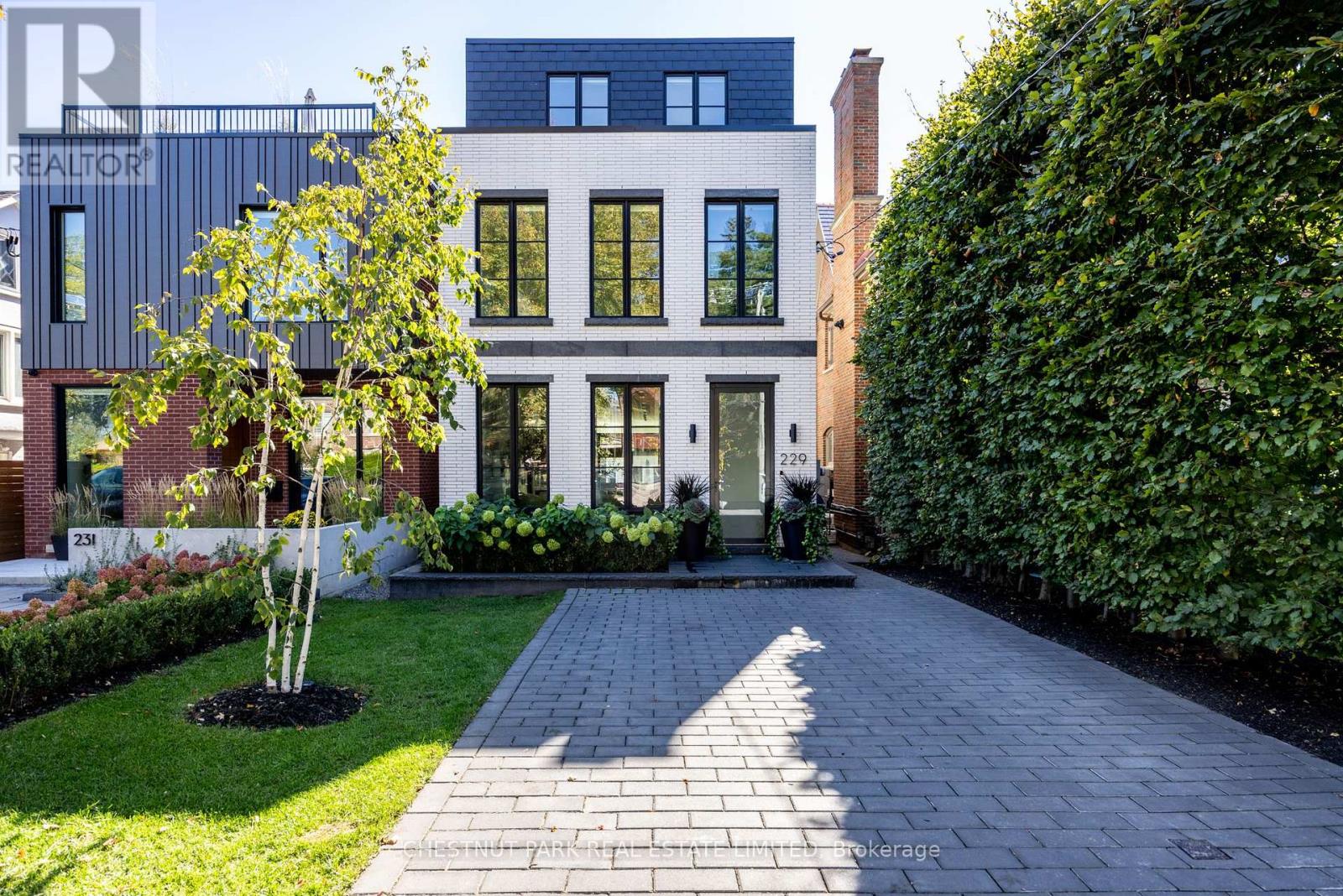 229 SHELDRAKE BOULEVARD, Toronto, Ontario