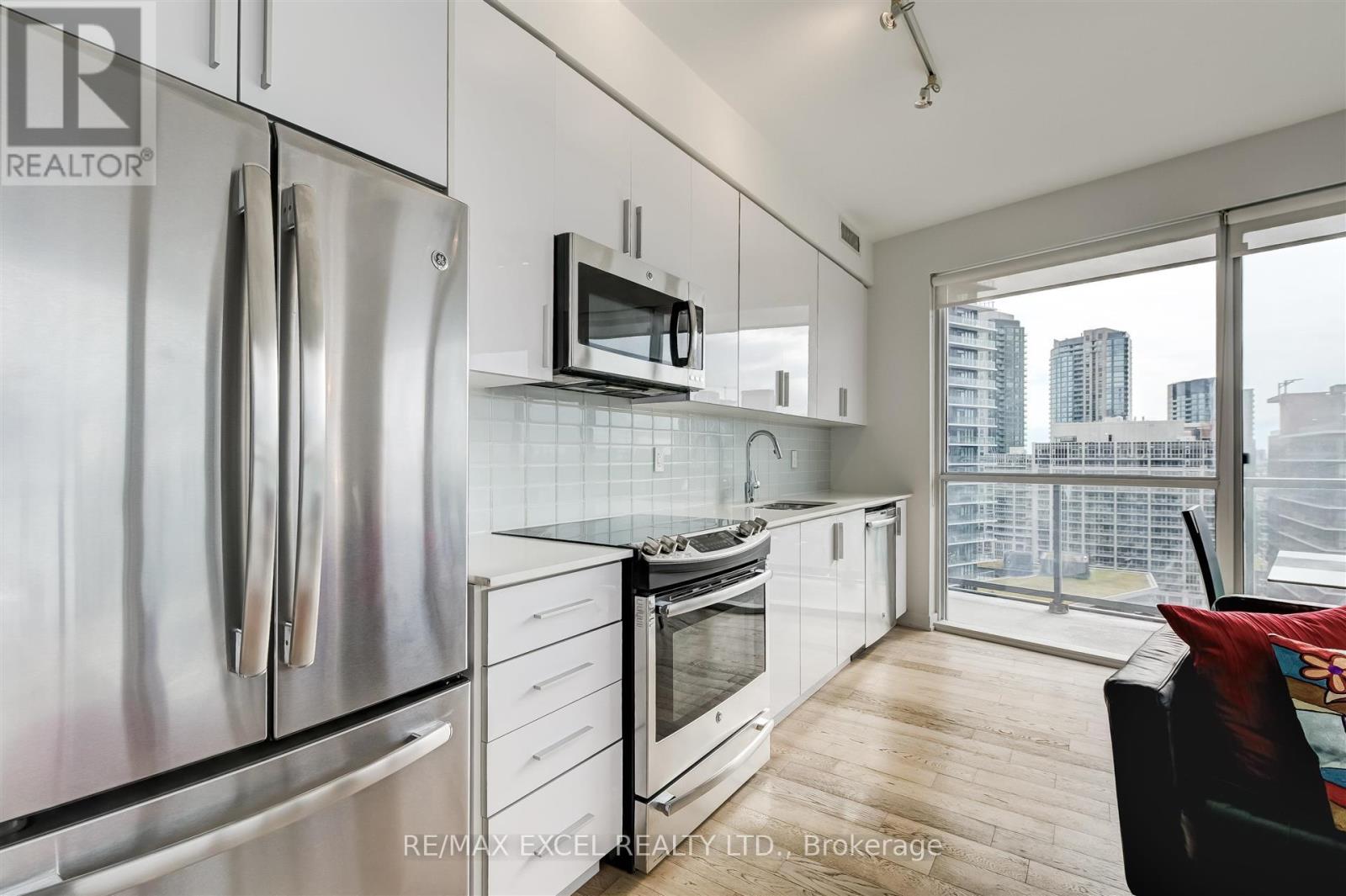 1703 - 20 Bruyeres Mews, Toronto, Ontario  M5V 0G8 - Photo 10 - C12464113