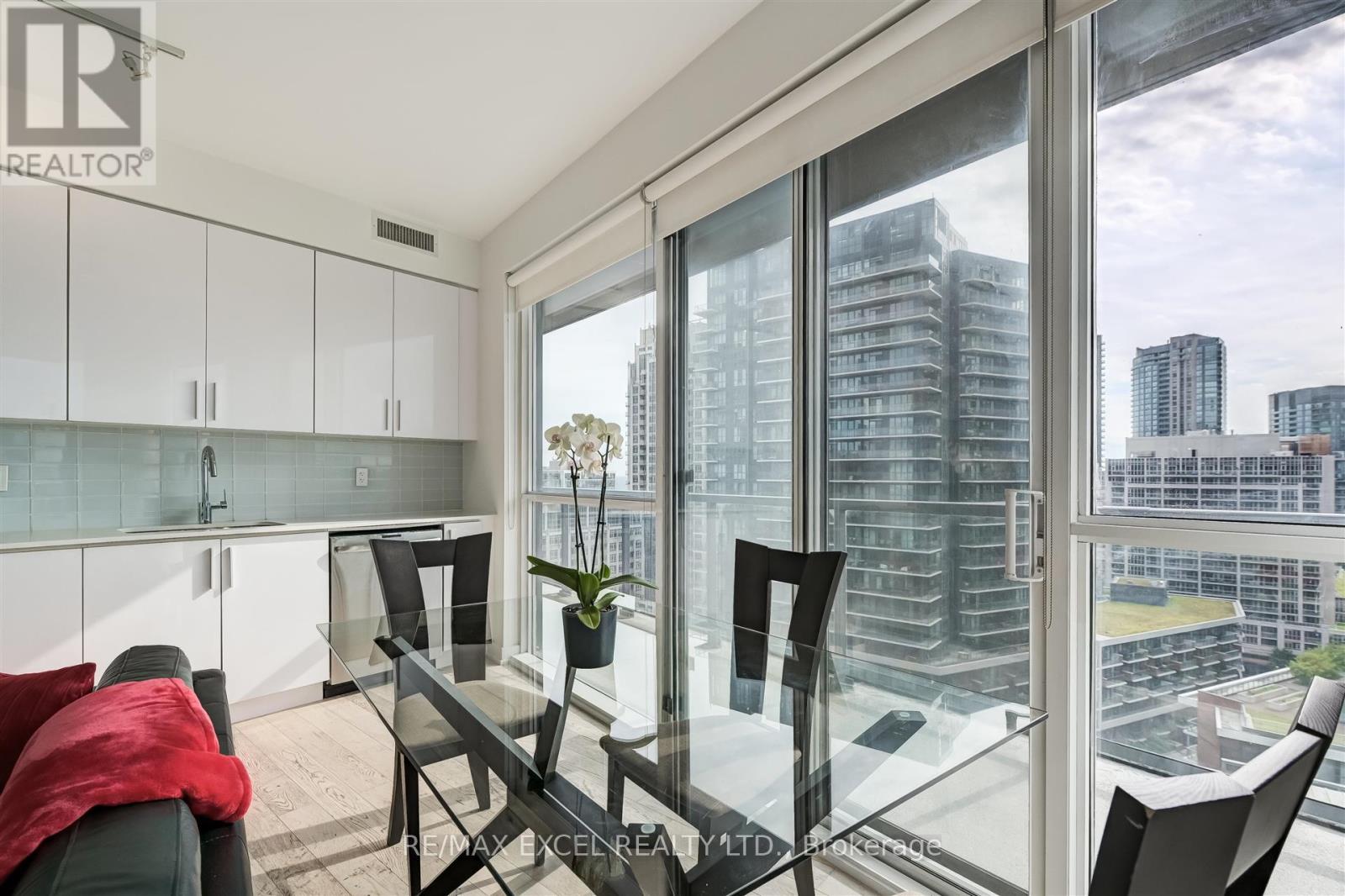 1703 - 20 Bruyeres Mews, Toronto, Ontario  M5V 0G8 - Photo 8 - C12464113