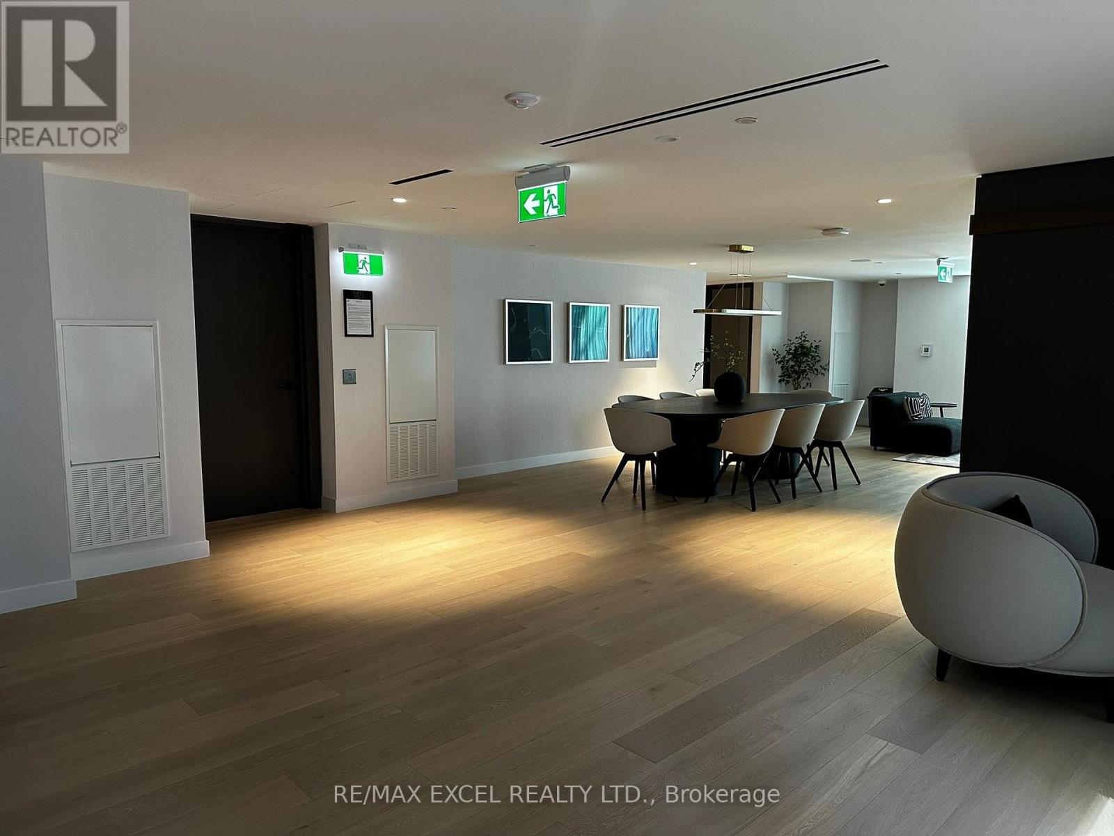 117 Broadway Avenue, Toronto, Ontario  M4P 1V4 - Photo 5 - C12464164