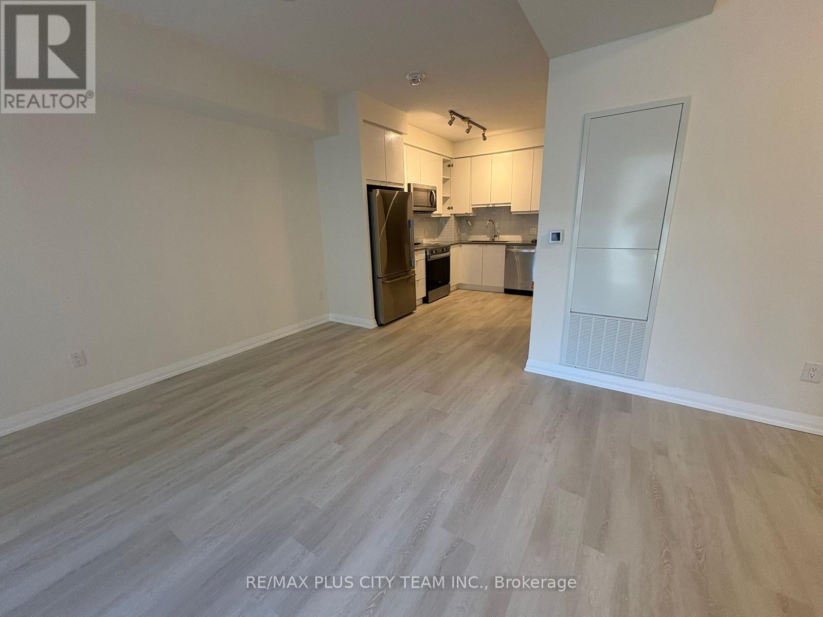 827 - 3260 Sheppard Avenue E, Toronto, Ontario  M1T 3K3 - Photo 2 - E12464140