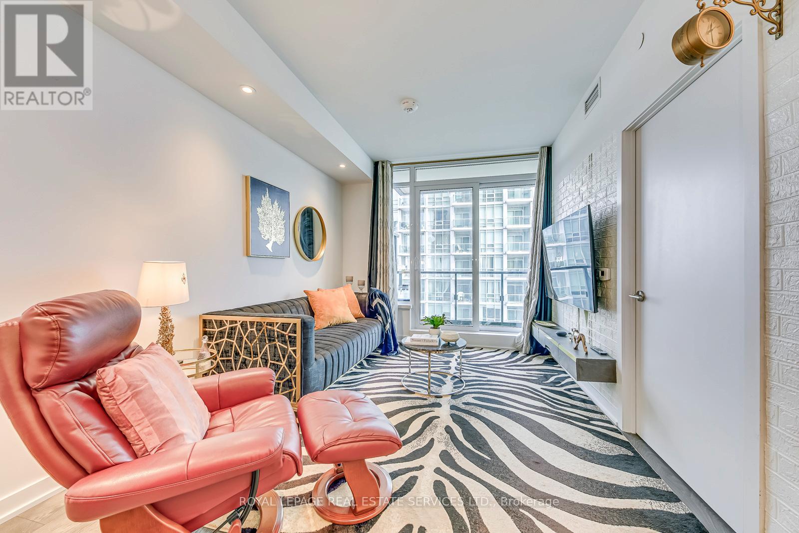 1805 - 1926 Lake Shore Boulevard W, Toronto, Ontario  M6S 1A1 - Photo 3 - W12460191