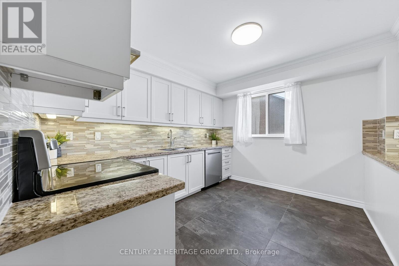 654 Gibney Crescent, Newmarket, Ontario  L3X 1Y1 - Photo 14 - N12464119