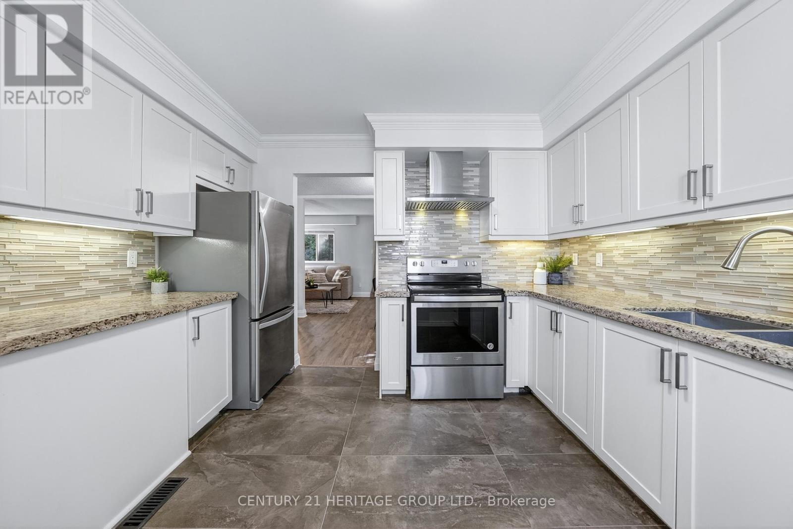 654 Gibney Crescent, Newmarket, Ontario  L3X 1Y1 - Photo 17 - N12464119