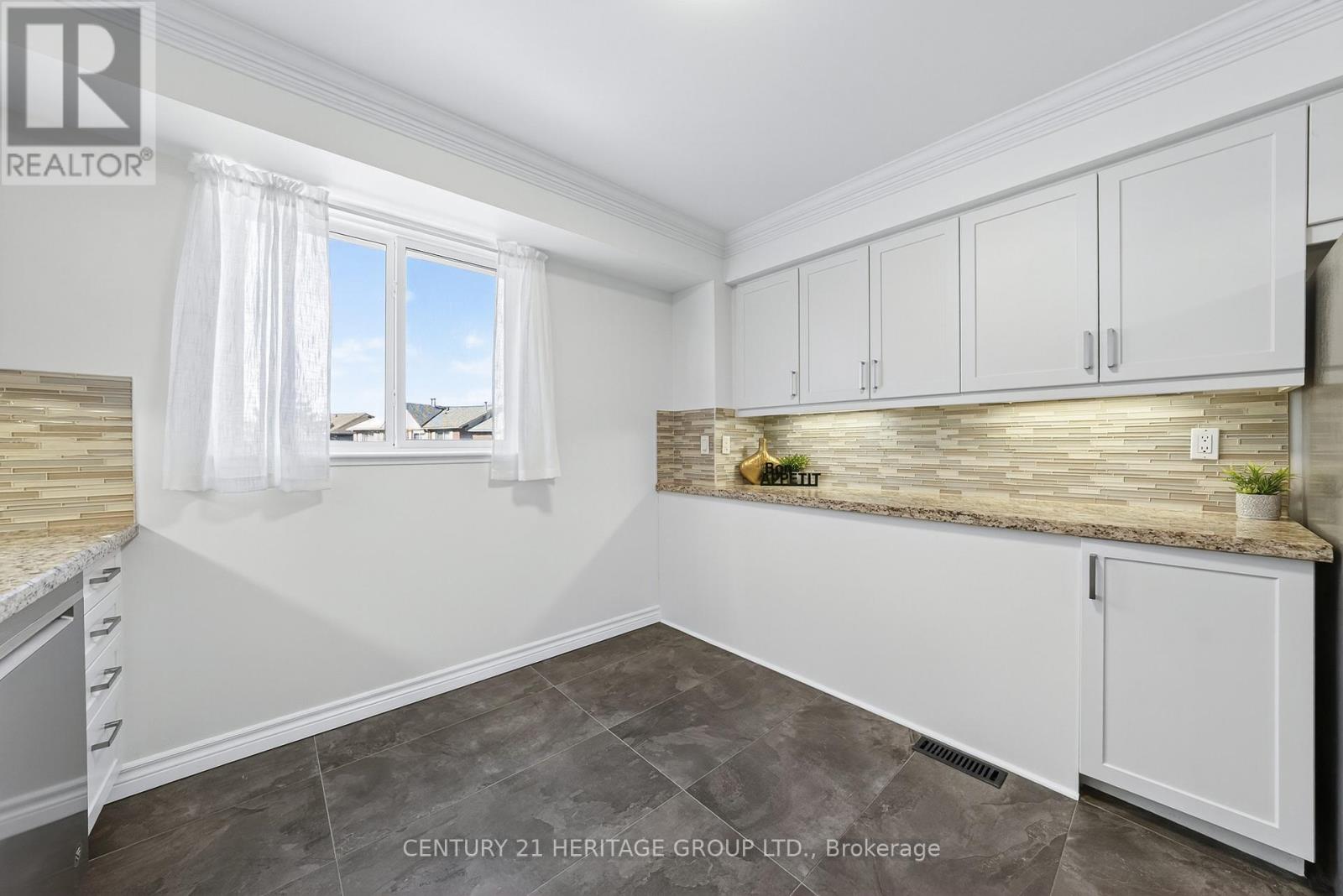654 Gibney Crescent, Newmarket, Ontario  L3X 1Y1 - Photo 18 - N12464119
