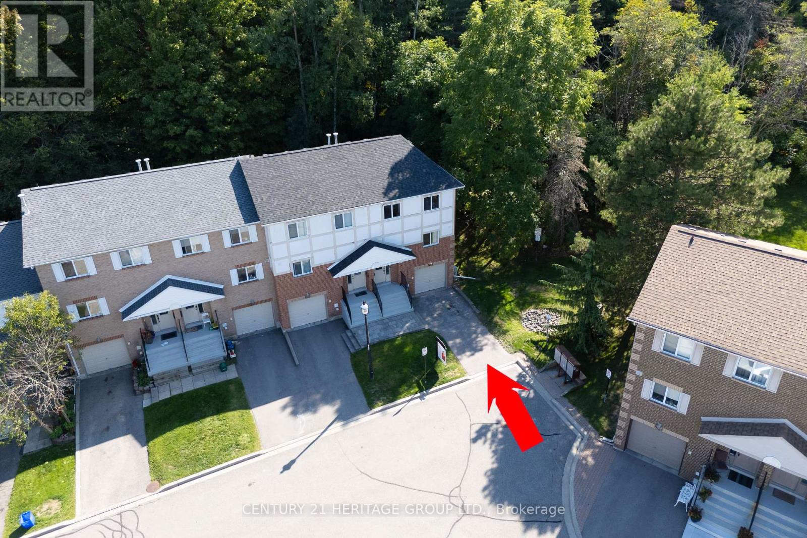 654 Gibney Crescent, Newmarket, Ontario  L3X 1Y1 - Photo 2 - N12464119