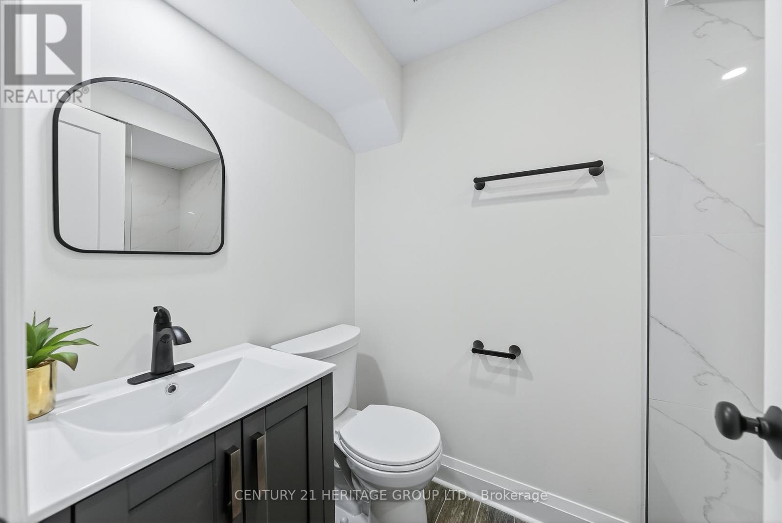 654 Gibney Crescent, Newmarket, Ontario  L3X 1Y1 - Photo 34 - N12464119