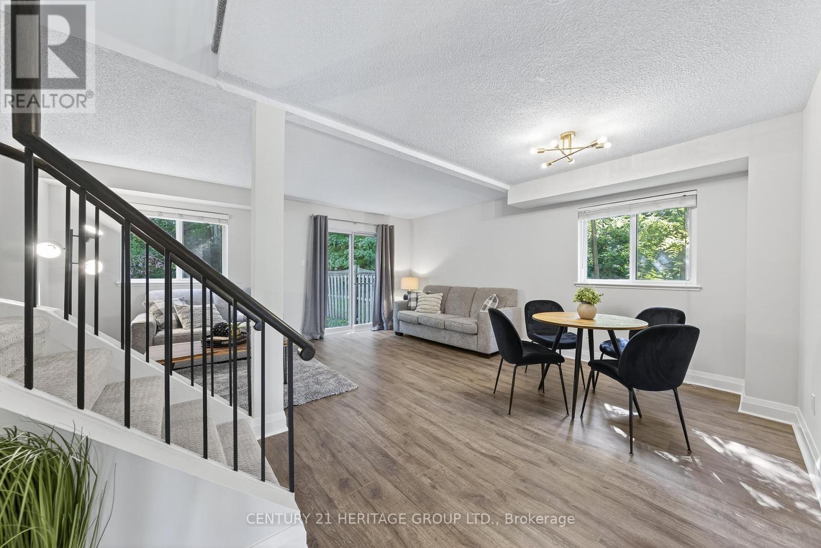 654 Gibney Crescent, Newmarket, Ontario  L3X 1Y1 - Photo 6 - N12464119
