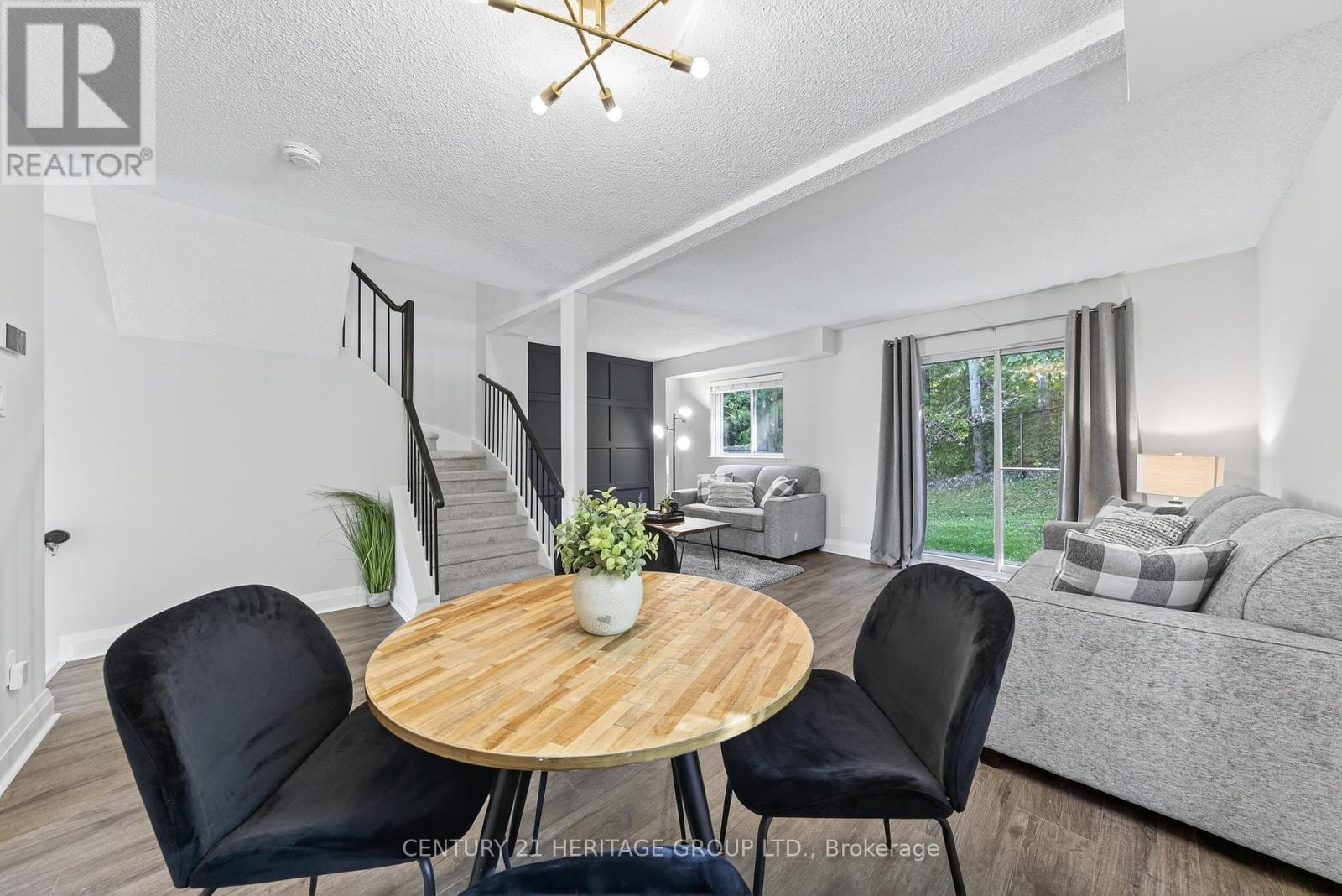 654 Gibney Crescent, Newmarket, Ontario  L3X 1Y1 - Photo 7 - N12464119