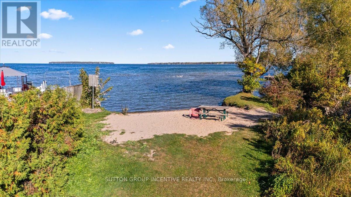 1226 Maple Road, Innisfil, Ontario  L0L 1C0 - Photo 5 - N12464135