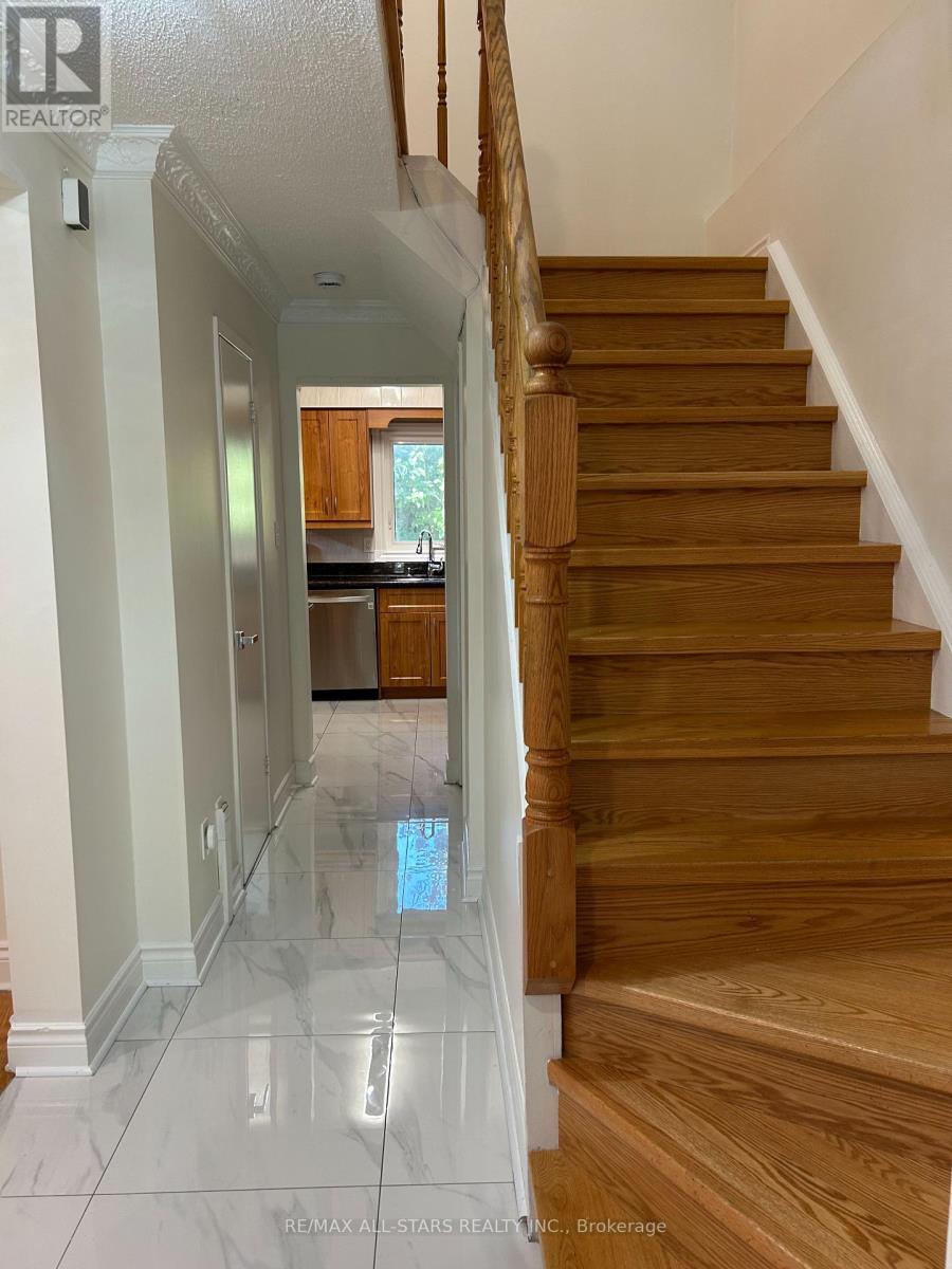 277 Risebrough Circuit, Markham, Ontario  L3R 3J3 - Photo 10 - N12464170