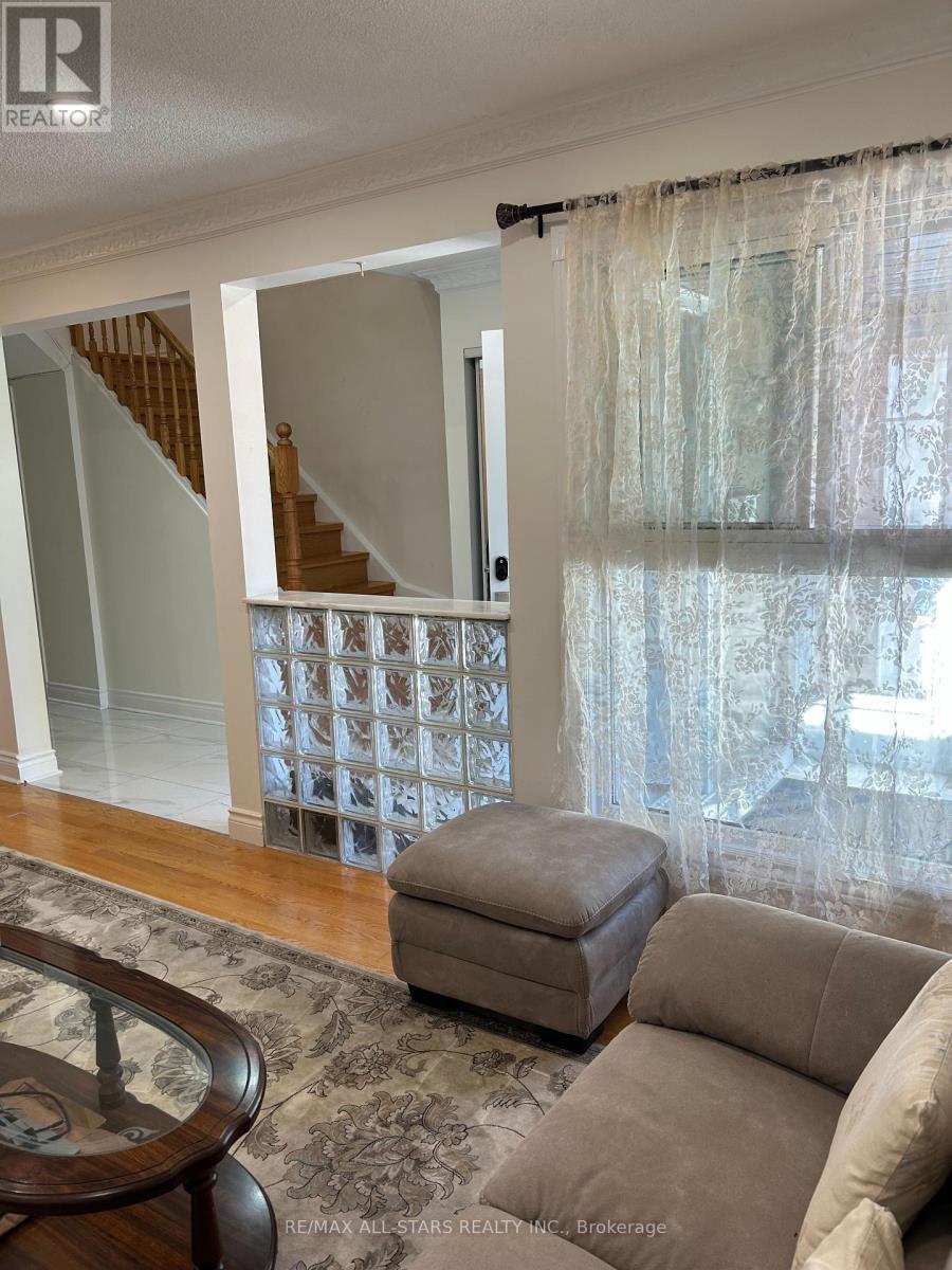 277 Risebrough Circuit, Markham, Ontario  L3R 3J3 - Photo 5 - N12464170