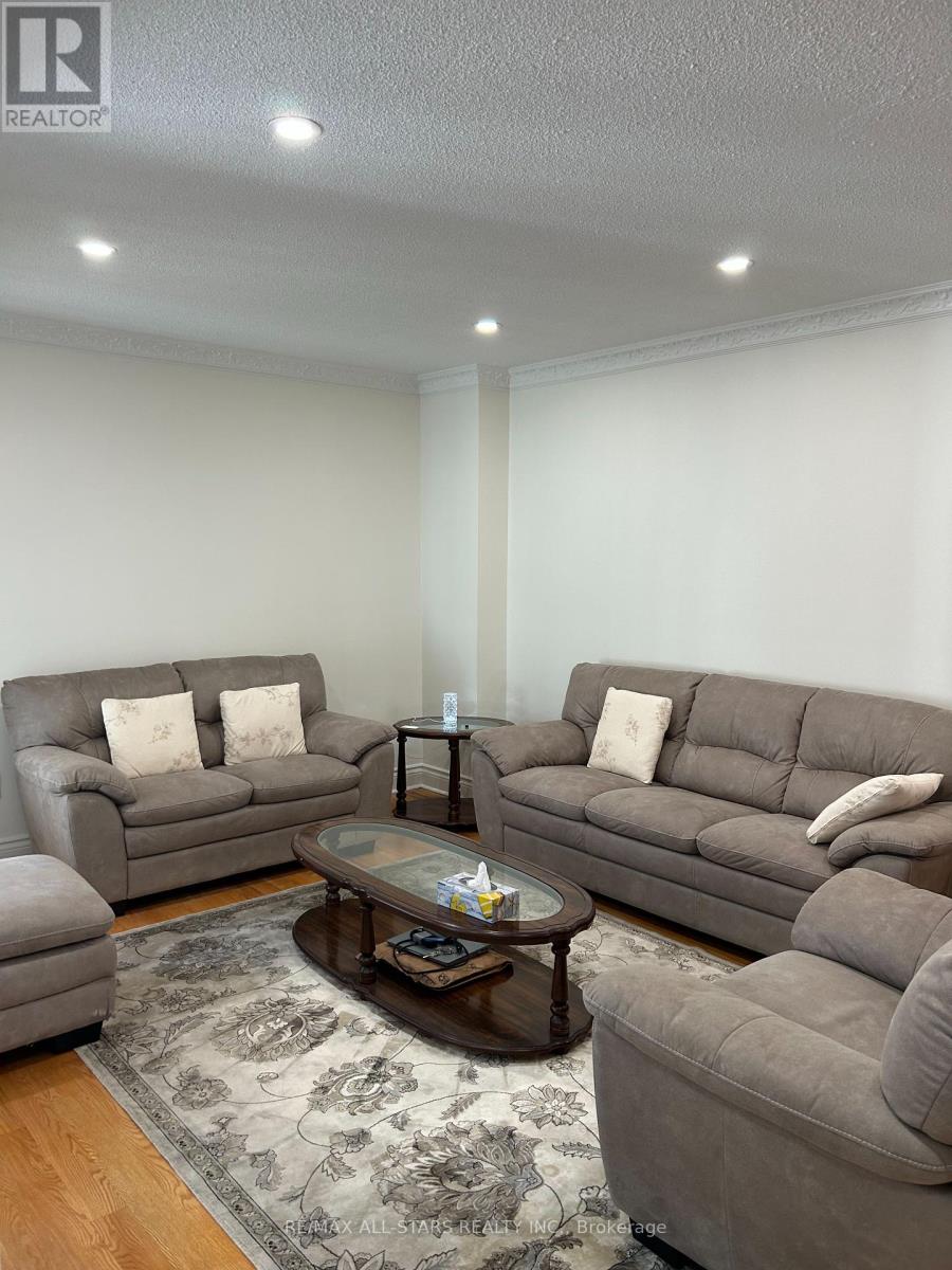 277 Risebrough Circuit, Markham, Ontario  L3R 3J3 - Photo 6 - N12464170