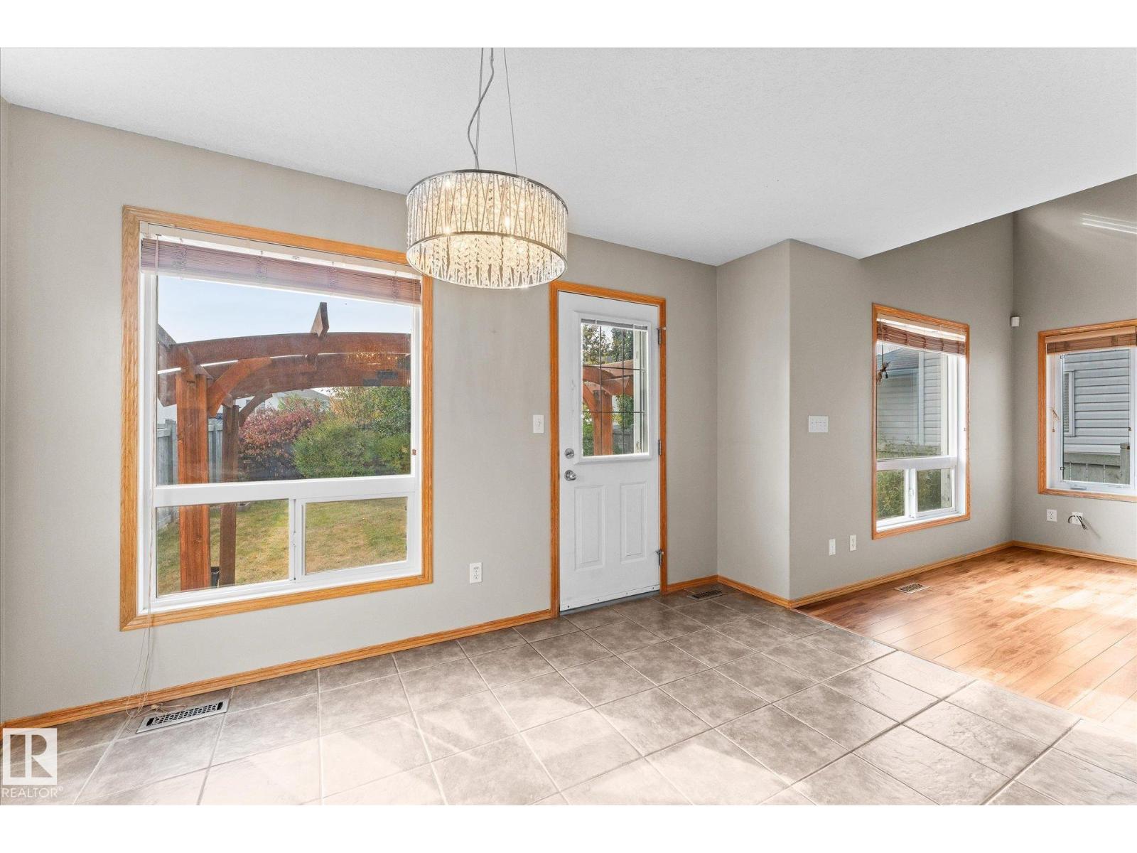 121 Castle Dr Nw, Edmonton, Alberta  T5X 6H1 - Photo 12 - E4459219