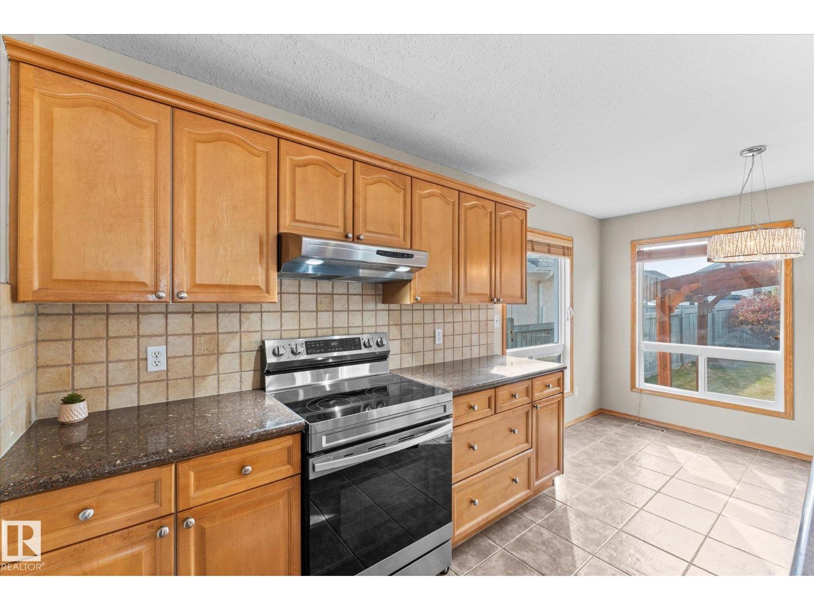 121 Castle Dr Nw, Edmonton, Alberta  T5X 6H1 - Photo 9 - E4459219