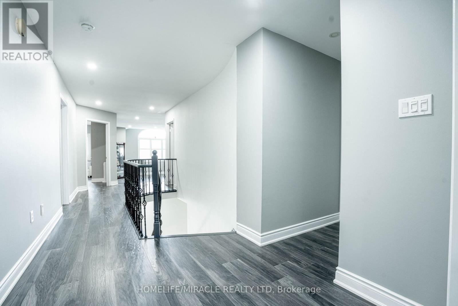 16 Signet Court, Brampton, Ontario  L7A 2V1 - Photo 31 - W12464065