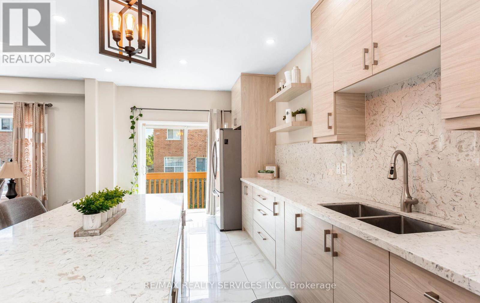 3770 Brinwood Gate, Mississauga, Ontario  L5M 7H2 - Photo 10 - W12464068
