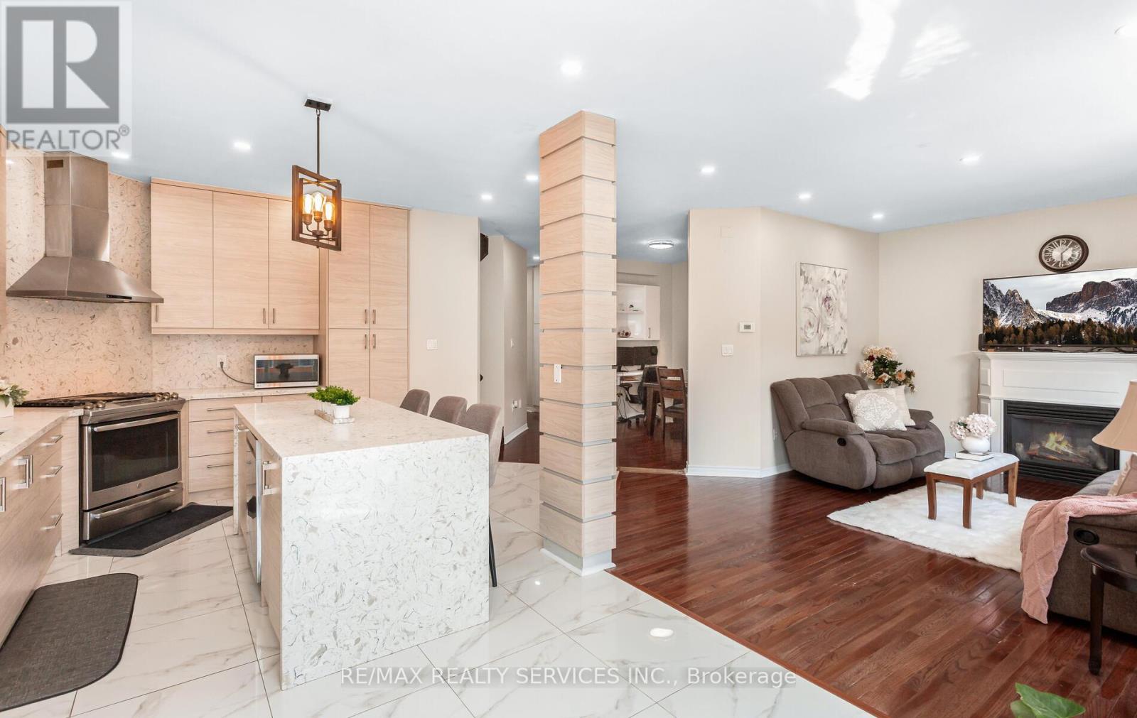3770 Brinwood Gate, Mississauga, Ontario  L5M 7H2 - Photo 13 - W12464068