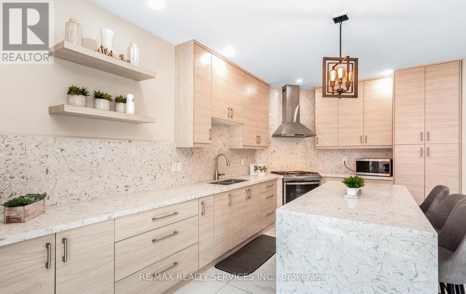 3770 Brinwood Gate, Mississauga, Ontario  L5M 7H2 - Photo 9 - W12464068