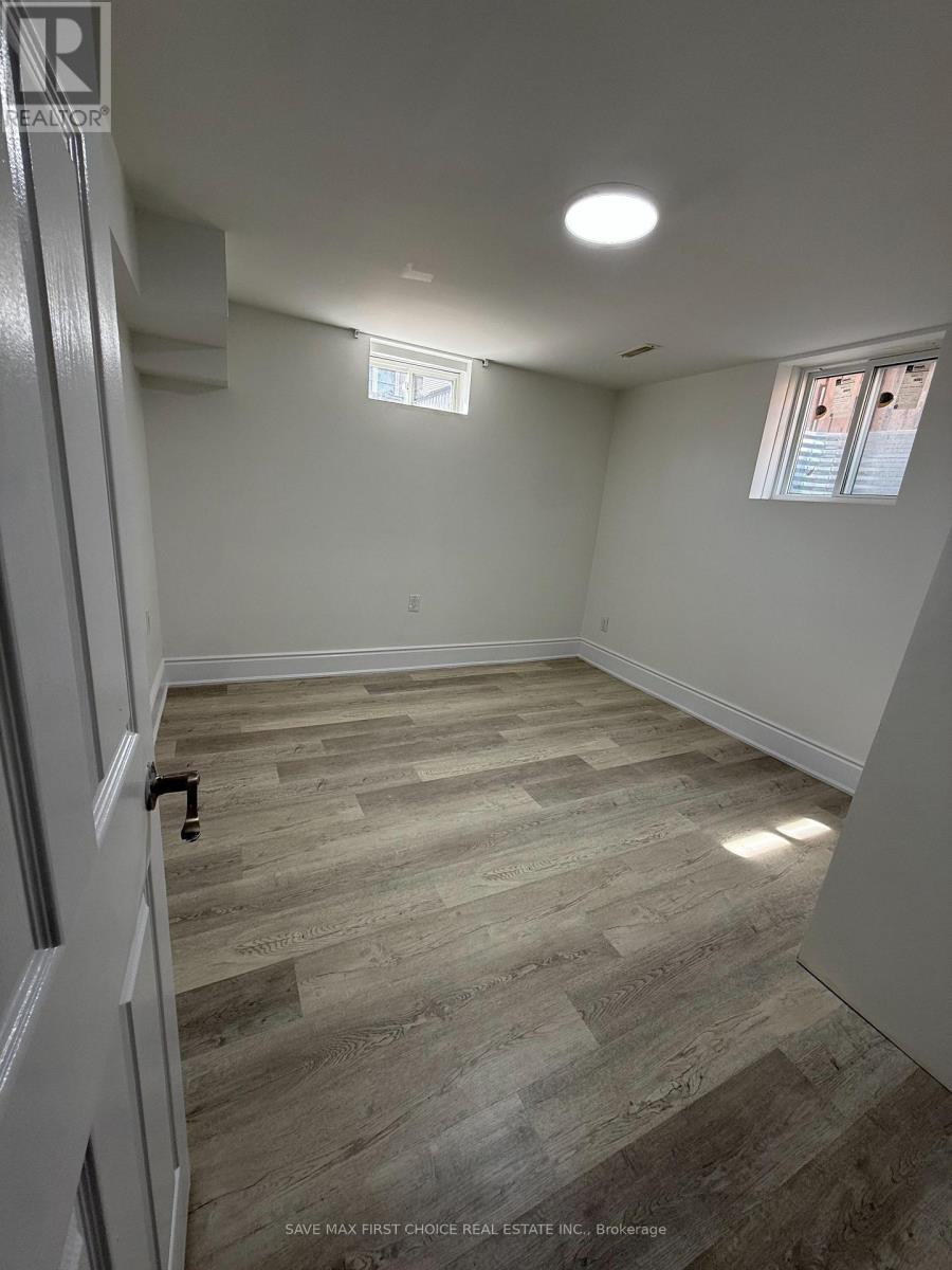 4362 Waterford Crescent, Mississauga, Ontario  L5R 2B1 - Photo 10 - W12464073