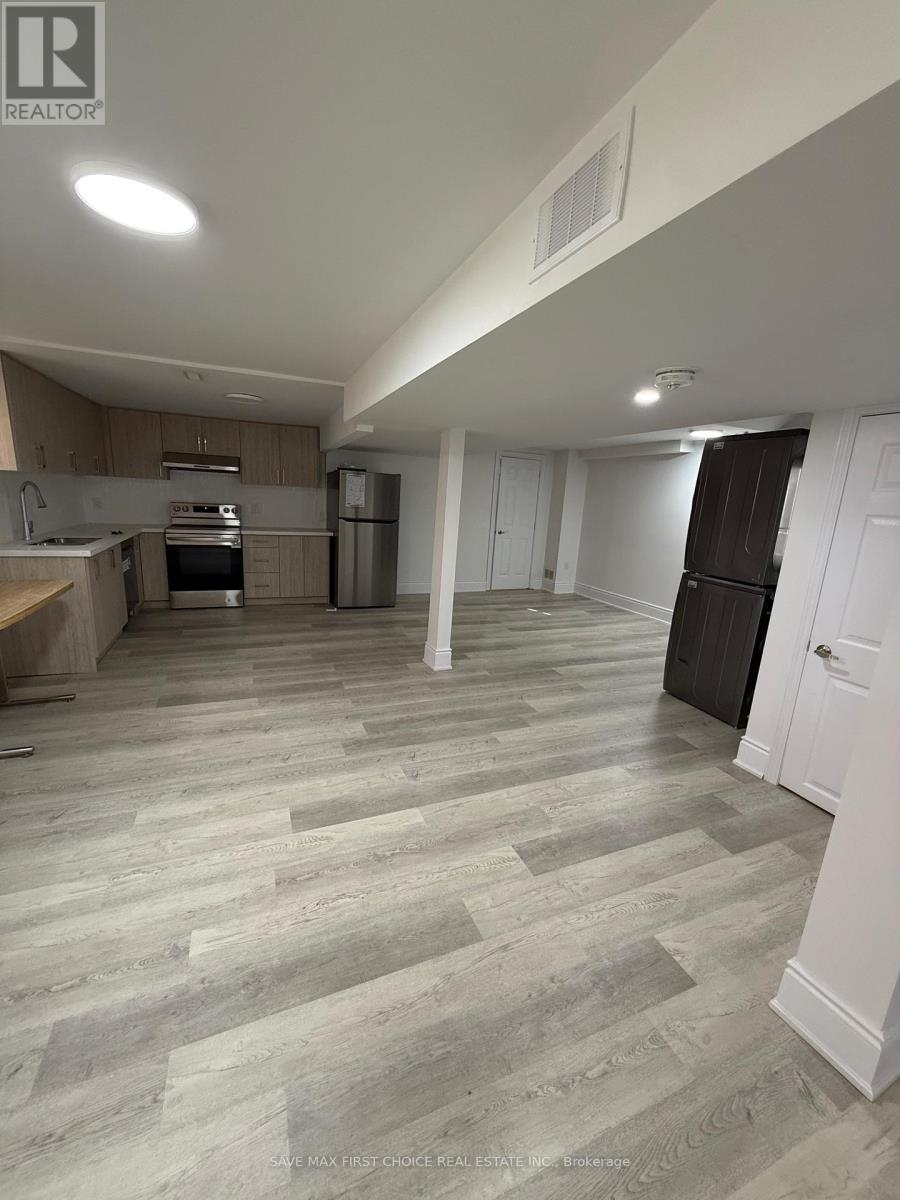 4362 Waterford Crescent, Mississauga, Ontario  L5R 2B1 - Photo 4 - W12464073
