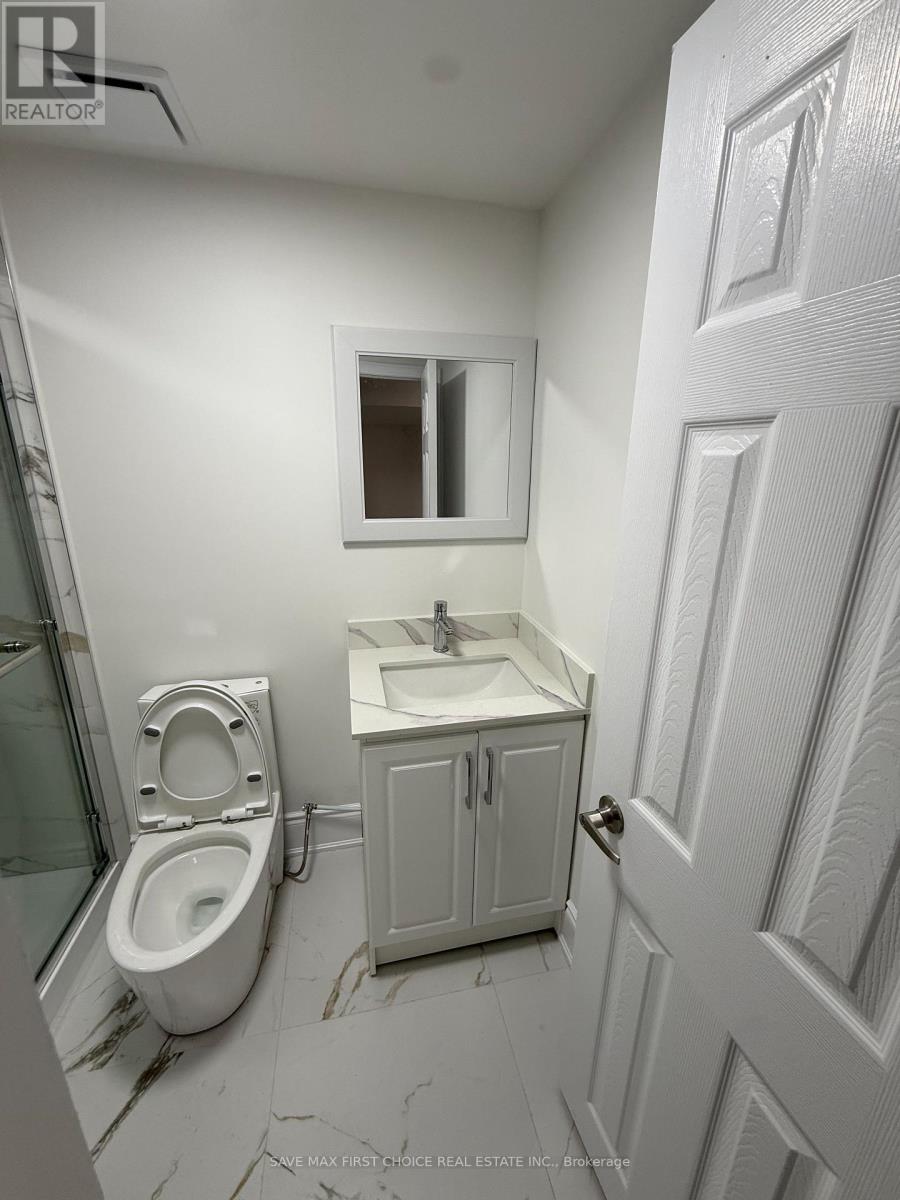 4362 Waterford Crescent, Mississauga, Ontario  L5R 2B1 - Photo 6 - W12464073