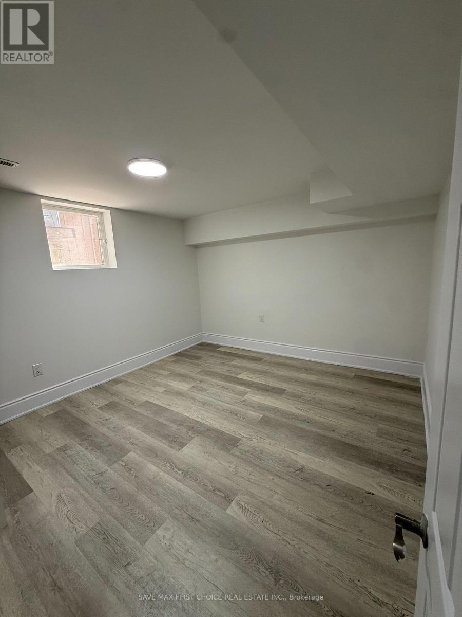 4362 Waterford Crescent, Mississauga, Ontario  L5R 2B1 - Photo 8 - W12464073