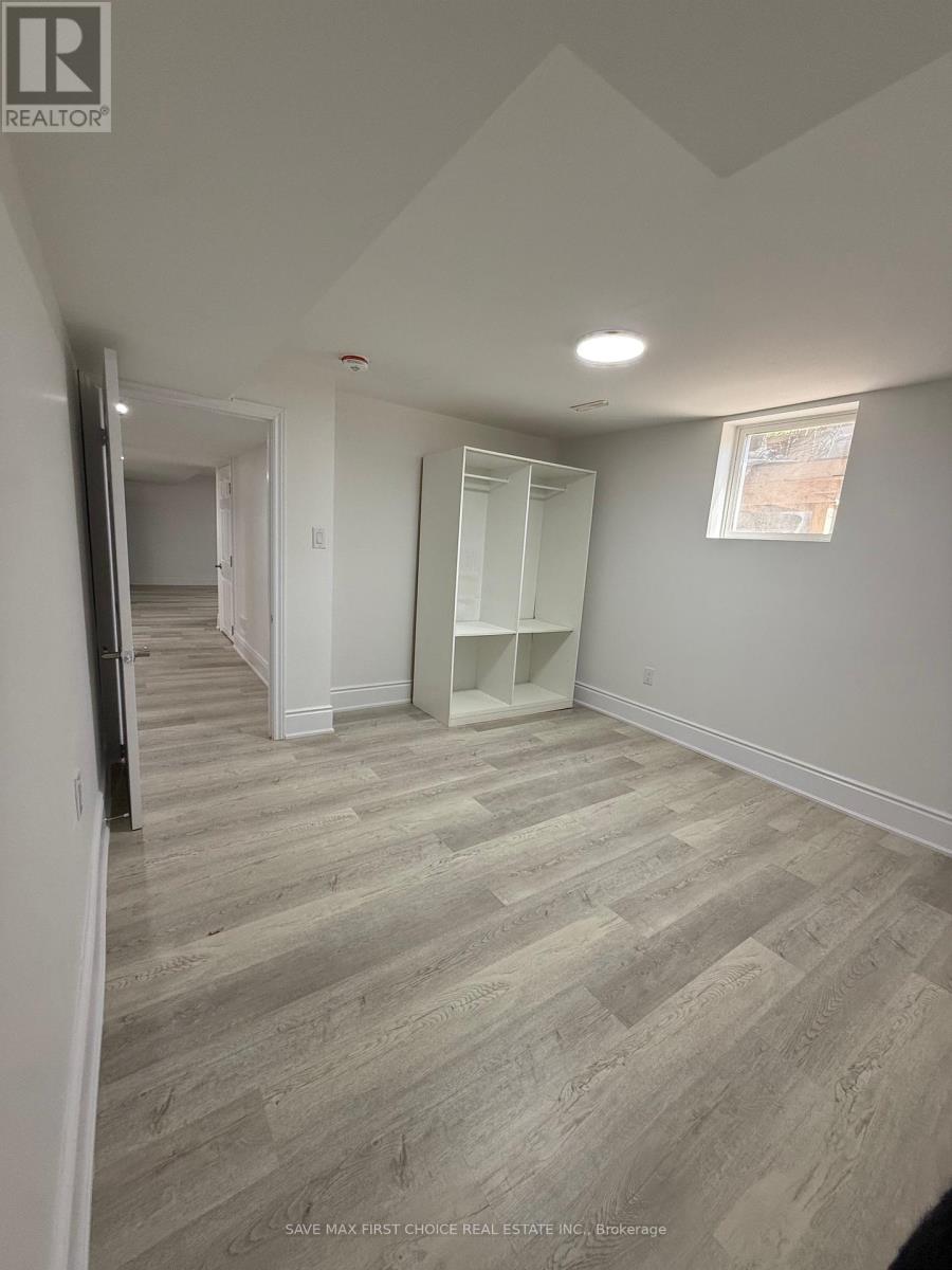 4362 Waterford Crescent, Mississauga, Ontario  L5R 2B1 - Photo 9 - W12464073