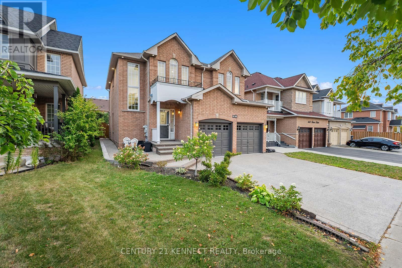 656 Kaiser Drive, Mississauga, Ontario  L5W 1T6 - Photo 2 - W12464074