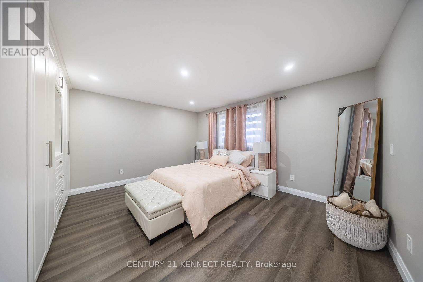 656 Kaiser Drive, Mississauga, Ontario  L5W 1T6 - Photo 23 - W12464074