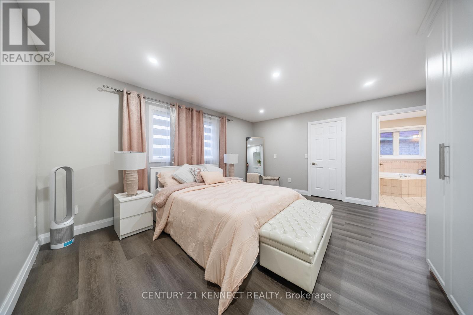 656 Kaiser Drive, Mississauga, Ontario  L5W 1T6 - Photo 24 - W12464074