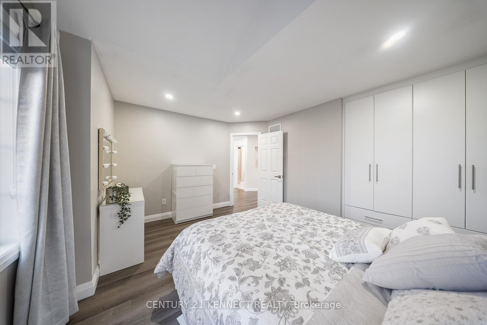 656 Kaiser Drive, Mississauga, Ontario  L5W 1T6 - Photo 34 - W12464074