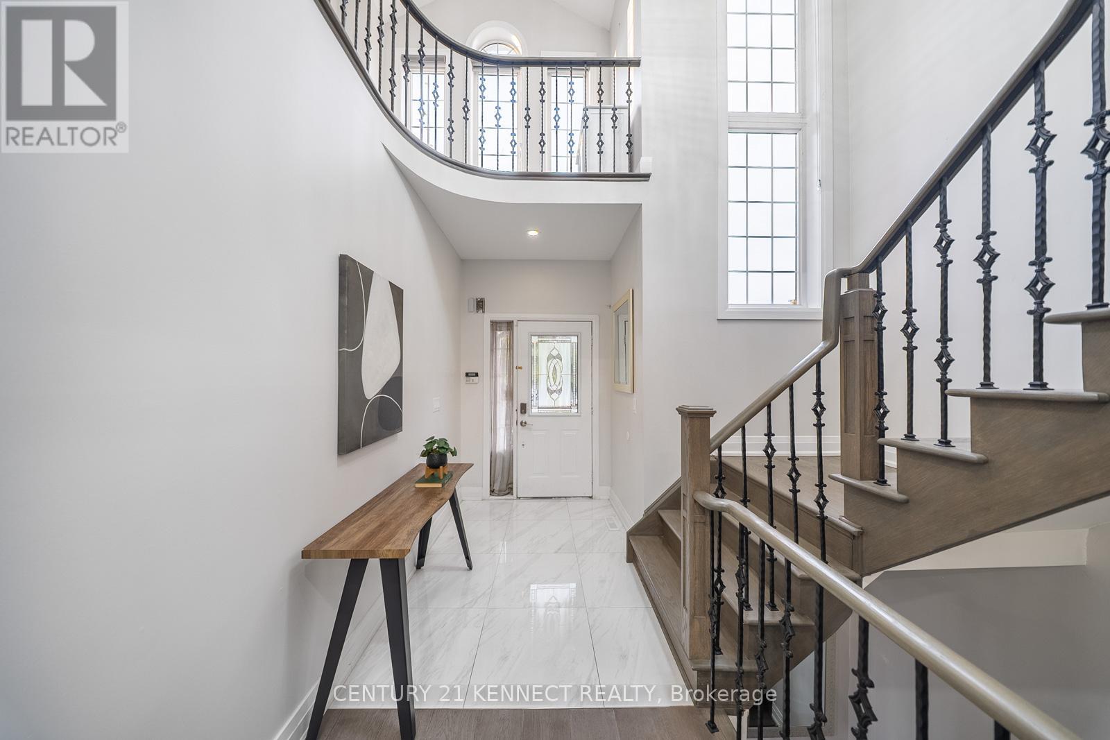 656 Kaiser Drive, Mississauga, Ontario  L5W 1T6 - Photo 4 - W12464074