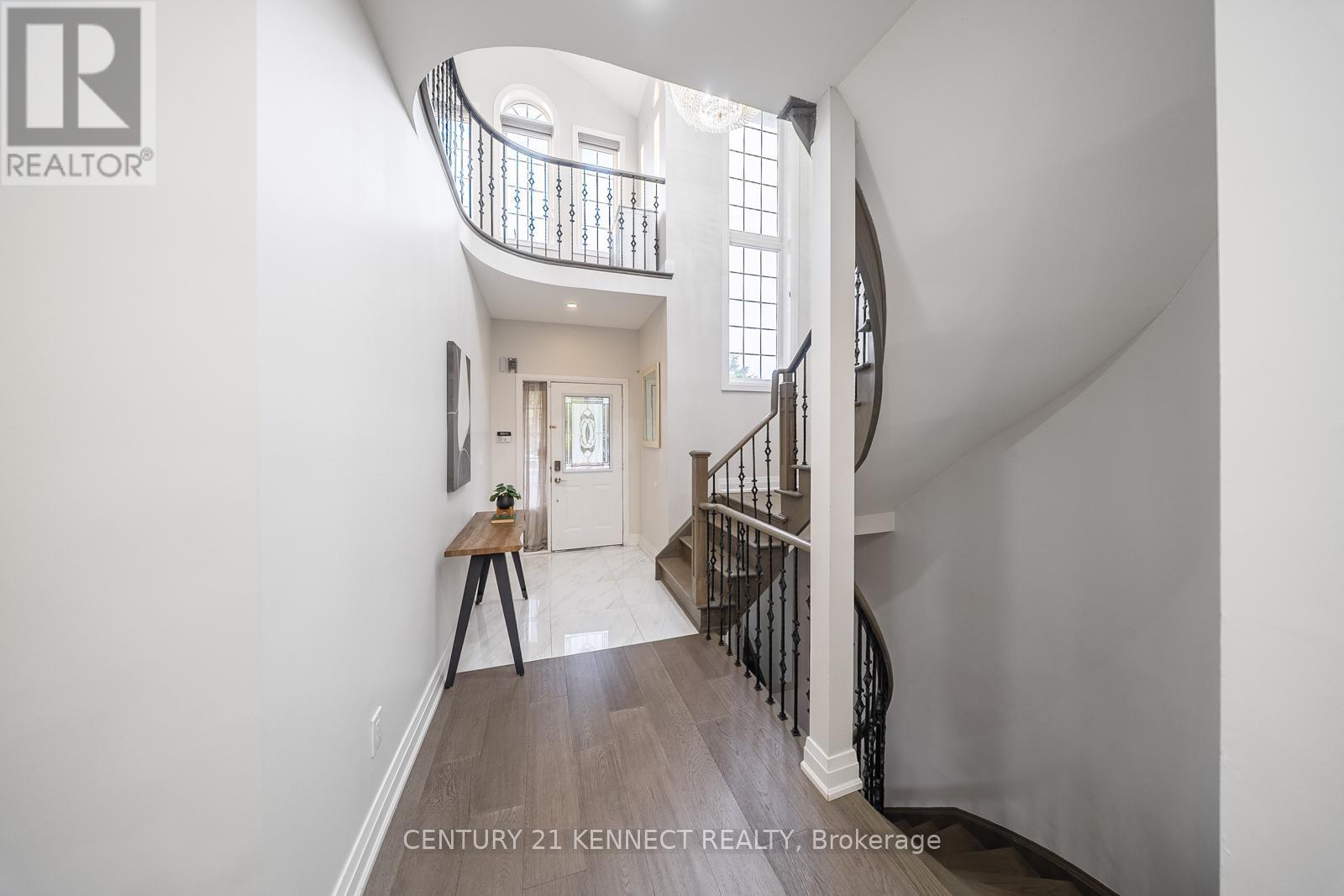 656 Kaiser Drive, Mississauga, Ontario  L5W 1T6 - Photo 5 - W12464074
